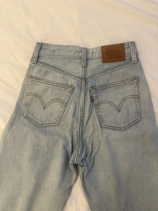 Levi's Ribcage Straight Ankle Jeans - Light Blue Denim - Picture 5 of 6